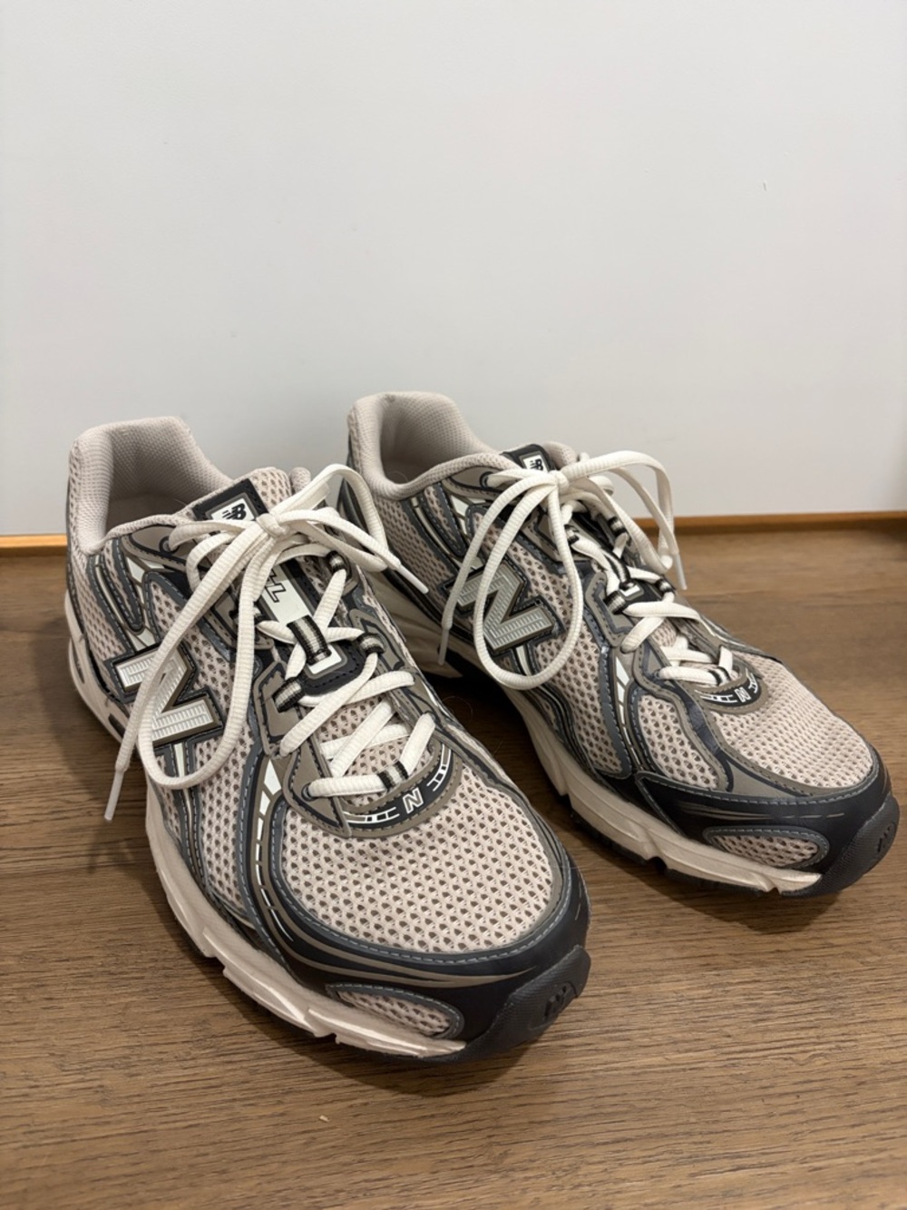 New Balance 740 Men's Cream and Gray Athletic Running Shoes